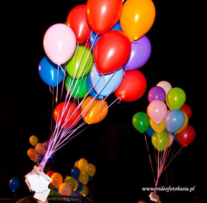 Balony helowe z lampkami LED i karteczkami